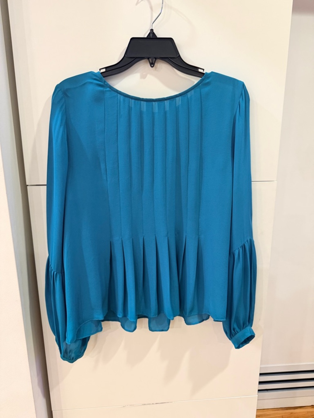 Atelier Nicole Miller 100% Silk Blouse Size M–Turquoise Pleated Long Sleeve Top